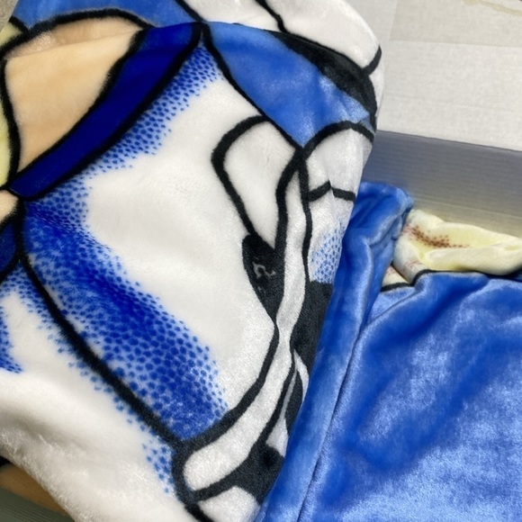 $49 New! OSAKA Super Soft Baby/ Toddler Blanket in Soccer Player Design - Picture 7 of 8